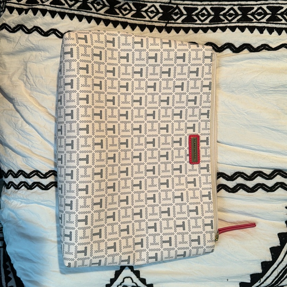 Tommy makeup bag!!!